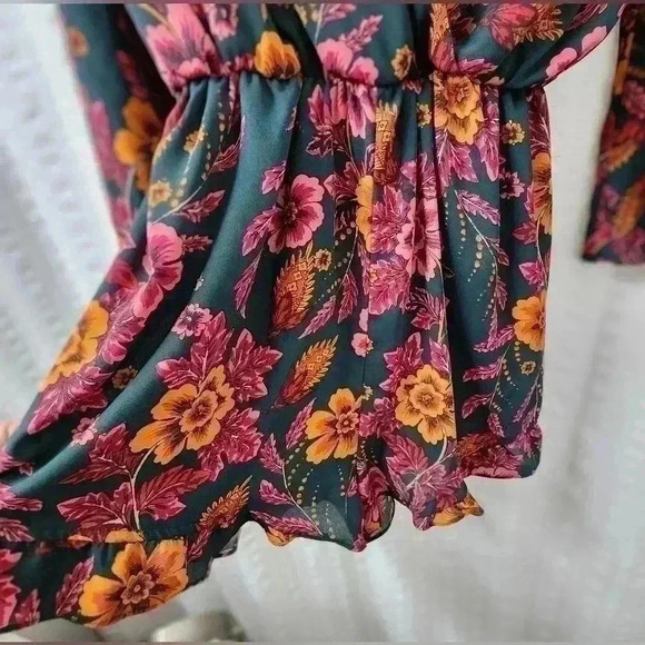 EVERLY Floral Long-Sleeve Romper Large - Picture 5 of 6